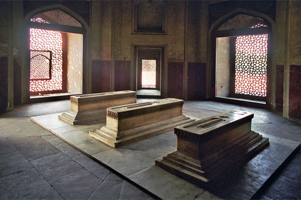 Cenotaphs inside Humayun's mausoleum
